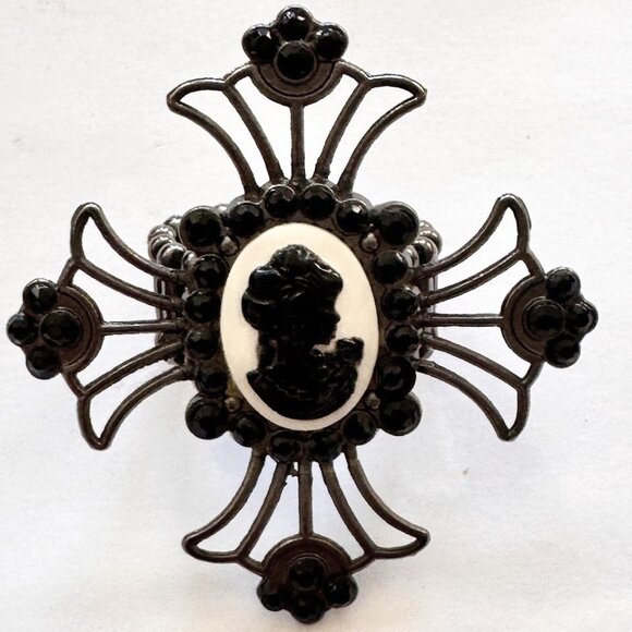 Victorian Goth Cameo Ring - Picture 1 of 2